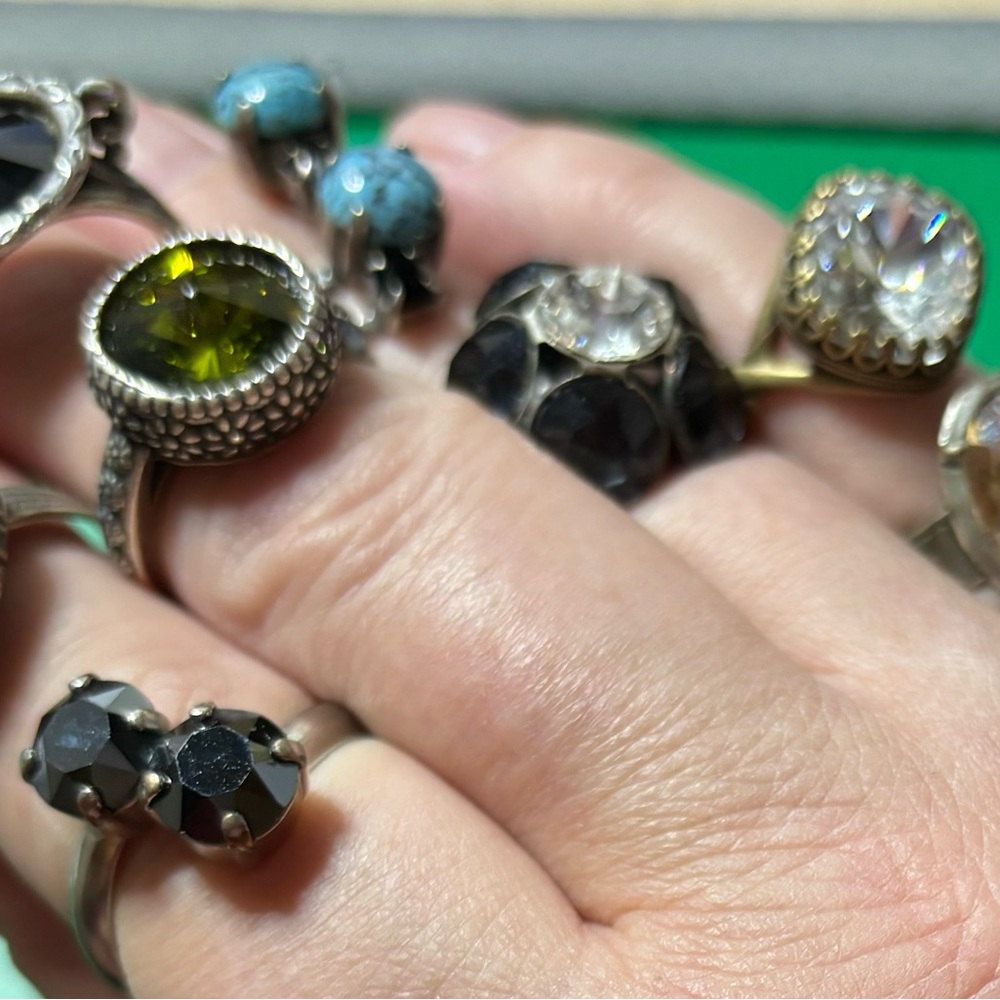 Lot of 8 adjustable women's rings!